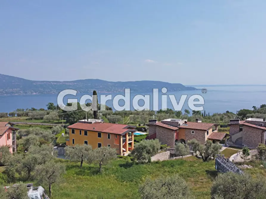 Immagine 1 di Villa in vendita  in Via Folino Cabiana a Toscolano-Maderno
