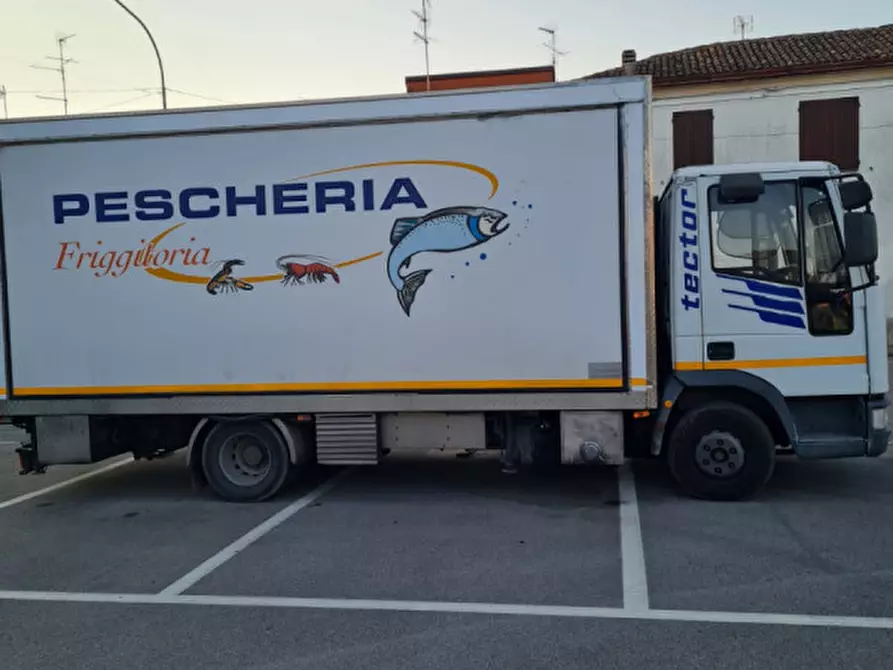 Immagine 1 di Negozio in vendita  a Chioggia