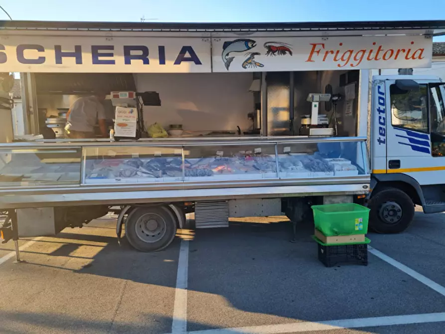 Immagine 2 di Negozio in vendita  a Chioggia