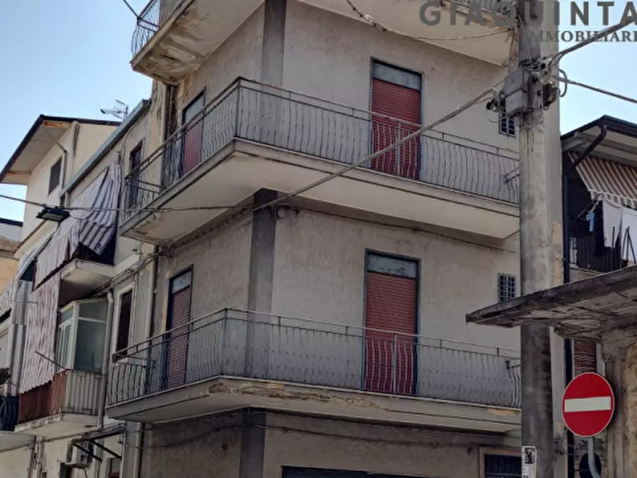 Immagine 1 di Casa indipendente in vendita  in via Reggio n.12 a Palagonia