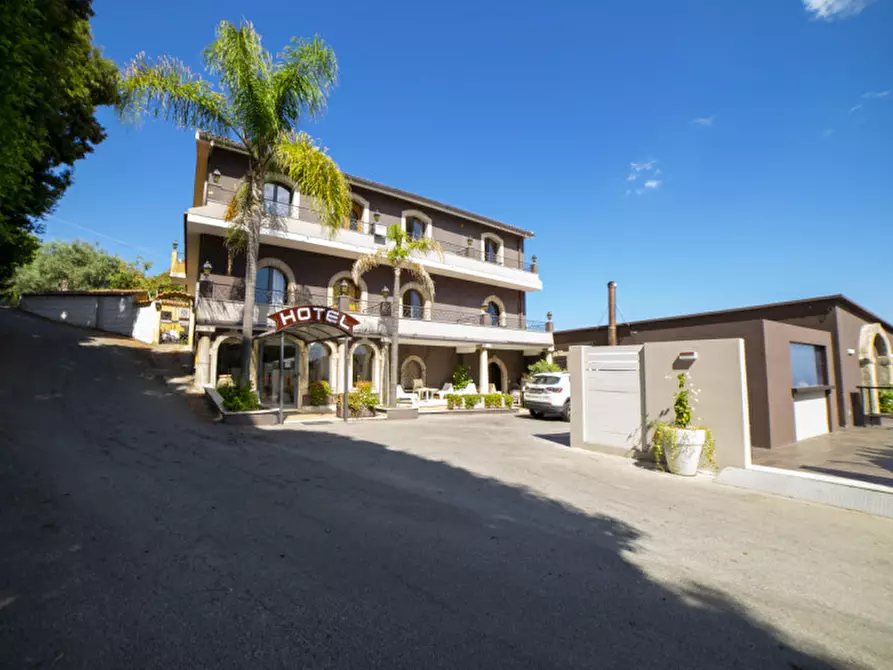 Immagine 4 di Hotel in vendita  in via fausto coppi a Pace Del Mela