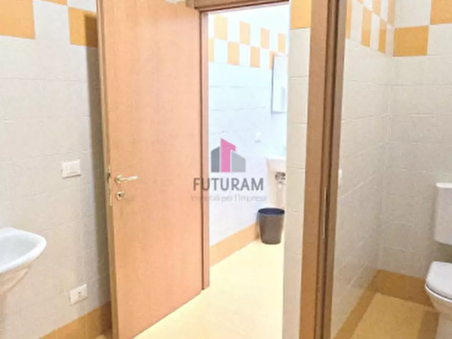 Immagine 3 di Ufficio in affitto  in via brescia a Torri Di Quartesolo