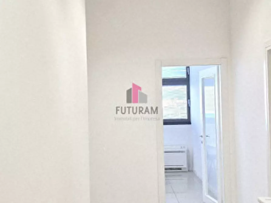 Immagine 4 di Ufficio in affitto  in via brescia a Torri Di Quartesolo