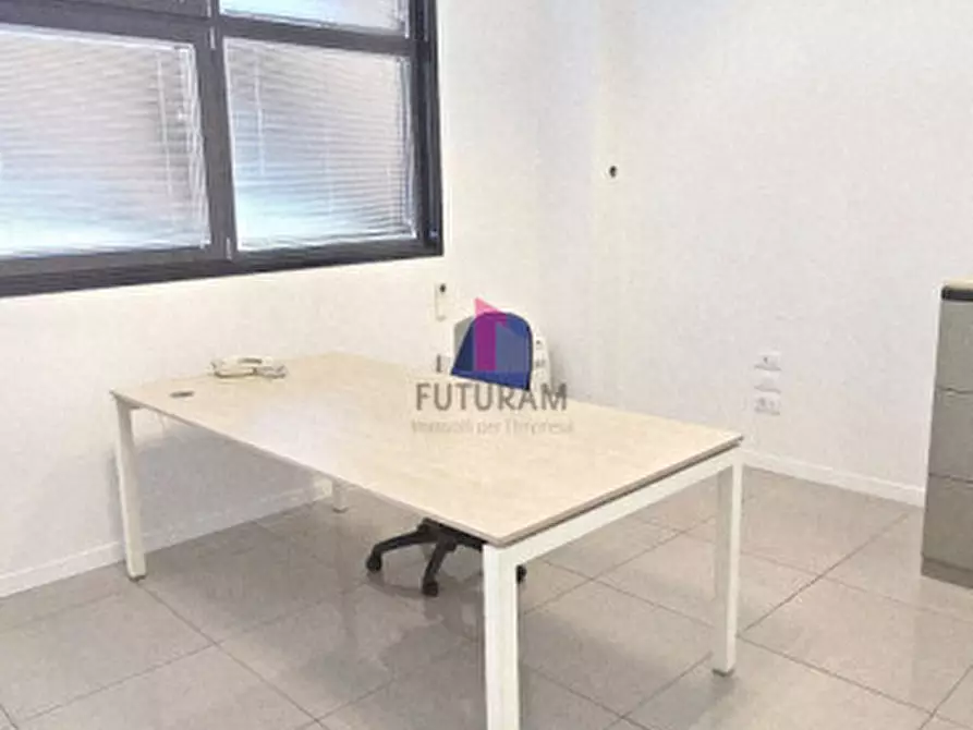 Immagine 14 di Ufficio in affitto  in via brescia a Torri Di Quartesolo