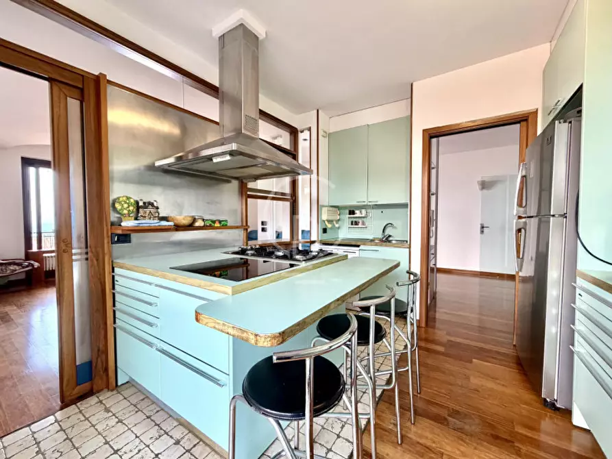 Immagine 12 di Appartamento in vendita  a Desenzano Del Garda