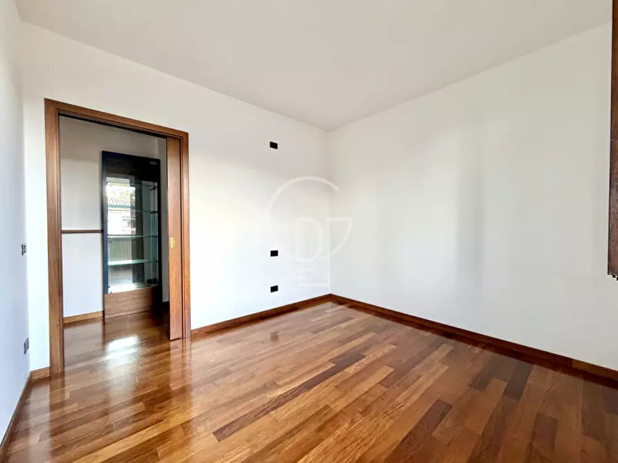 Immagine 31 di Appartamento in vendita  a Desenzano Del Garda