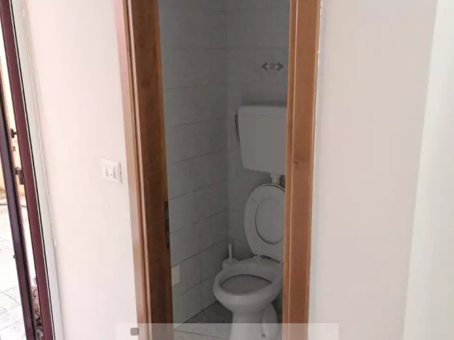 Immagine 12 di Negozio in affitto  in Via Aquileia a San Donà Di Piave