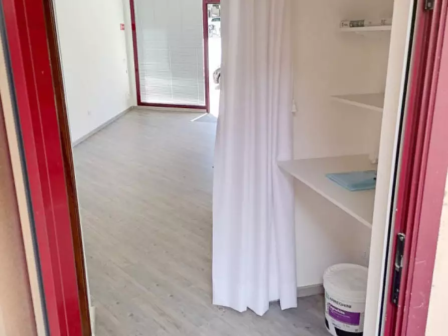 Immagine 16 di Negozio in affitto  in Via Aquileia a San Donà Di Piave