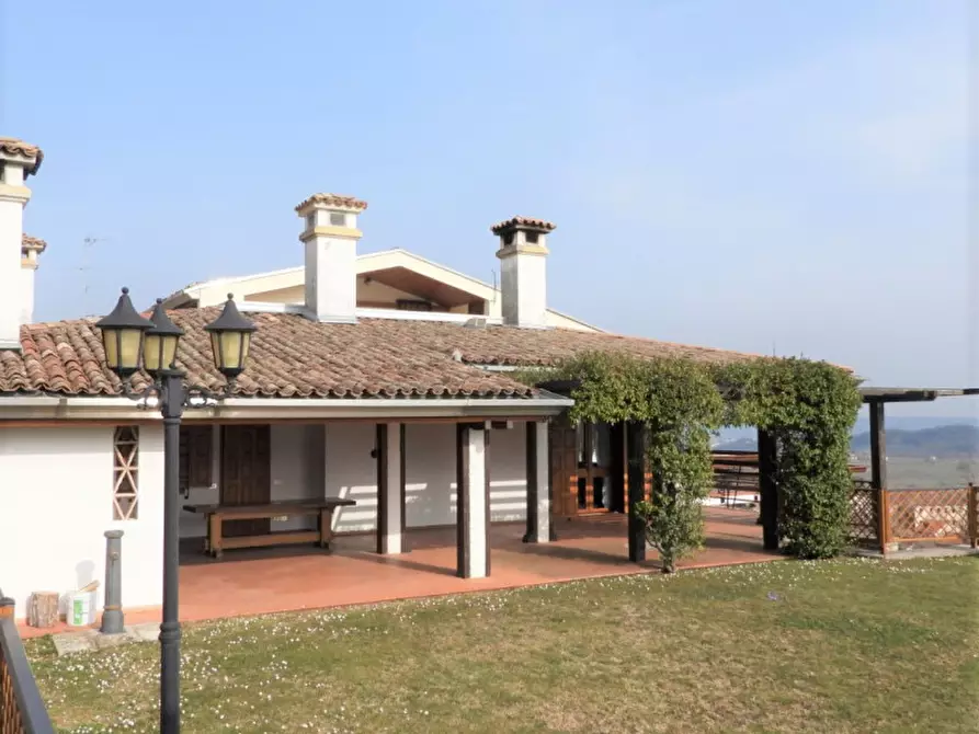 Immagine 1 di Villa in vendita  a Pederobba