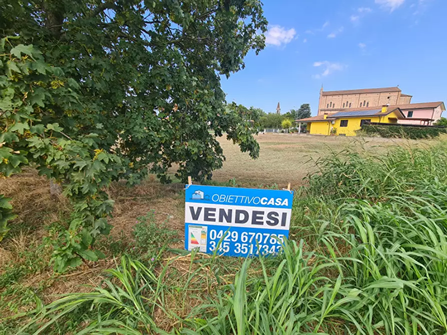 Immagine 1 di Terreno in vendita  in VIA ANTONIO SPILLER a Sant'urbano