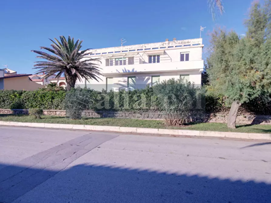 Immagine 1 di Palazzo in vendita  in Via Roma a Castiglione Della Pescaia