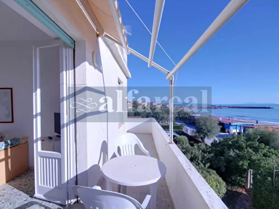 Immagine 3 di Palazzo in vendita  in Via Roma a Castiglione Della Pescaia