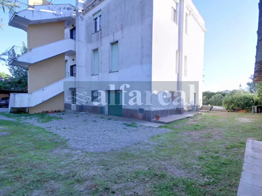 Immagine 16 di Palazzo in vendita  in Via Roma a Castiglione Della Pescaia