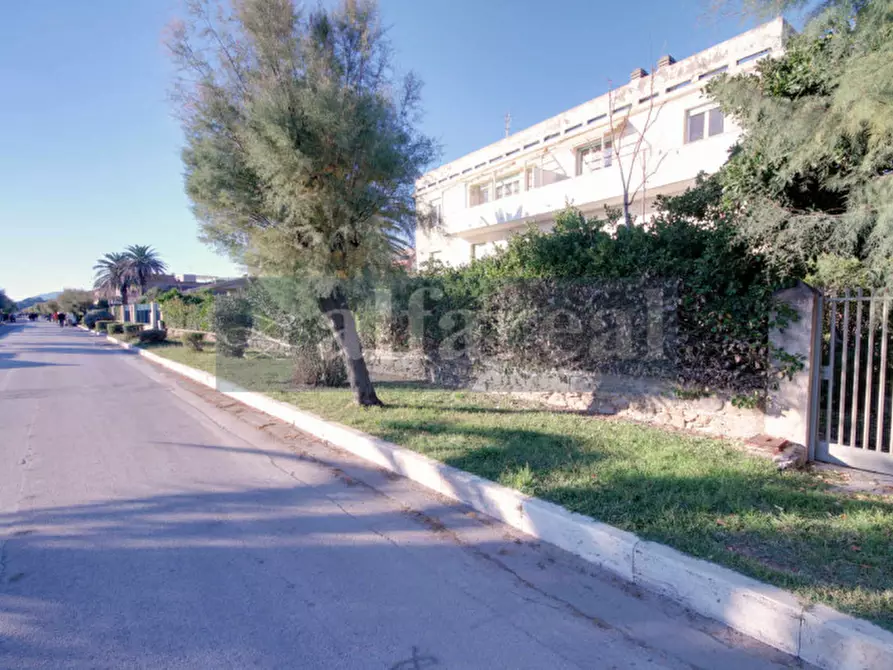 Immagine 33 di Palazzo in vendita  in Via Roma a Castiglione Della Pescaia