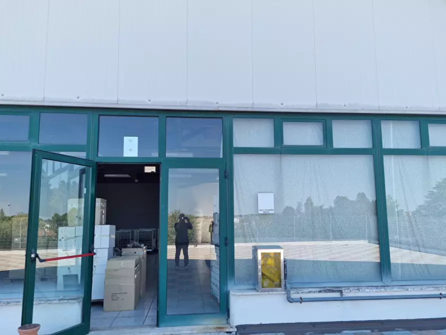 Immagine 2 di Negozio in vendita  in Via C. B Cavour n. 79 Este a Stanghella