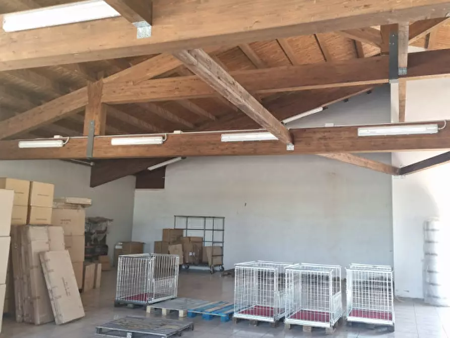 Immagine 5 di Negozio in vendita  in Via C. B Cavour n. 79 Este a Stanghella