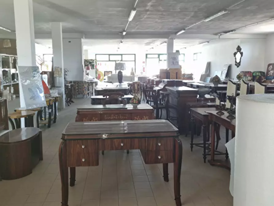 Immagine 10 di Negozio in vendita  in Via C. B Cavour n. 79 Este a Stanghella