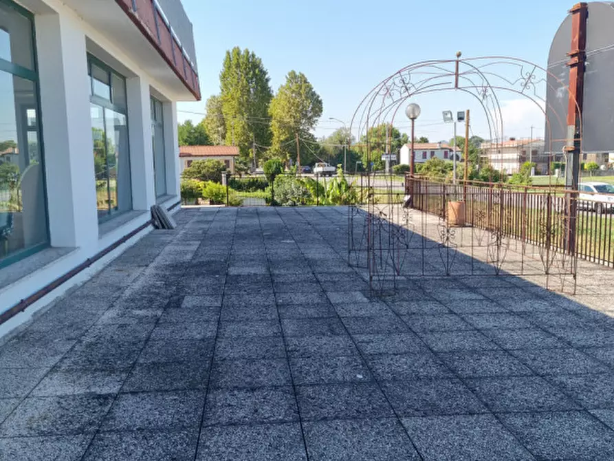Immagine 11 di Negozio in vendita  in Via C. B Cavour n. 79 Este a Stanghella
