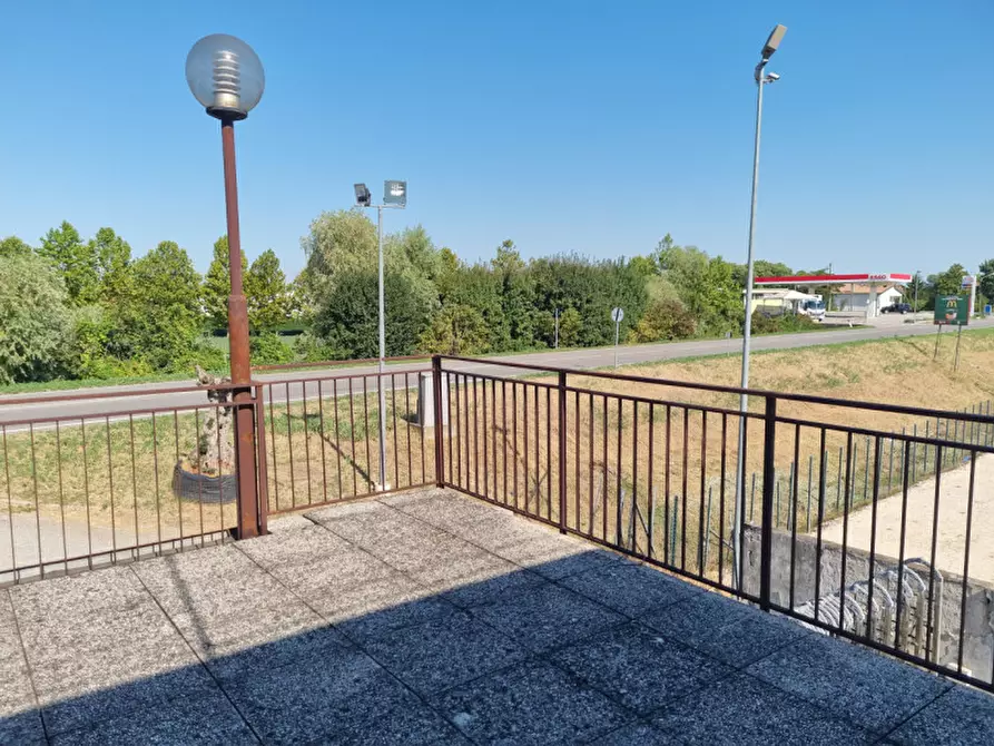 Immagine 12 di Negozio in vendita  in Via C. B Cavour n. 79 Este a Stanghella