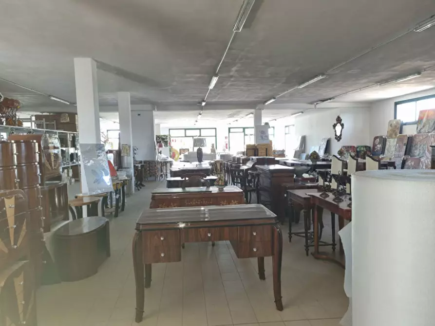 Immagine 17 di Negozio in vendita  in Via C. B Cavour n. 79 Este a Stanghella