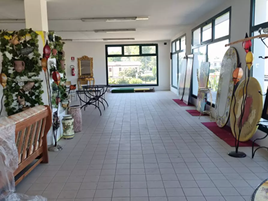 Immagine 18 di Negozio in vendita  in Via C. B Cavour n. 79 Este a Stanghella