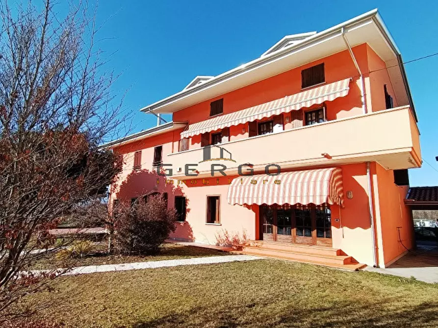 Immagine 1 di Casa indipendente in vendita  in via Trento a Paese
