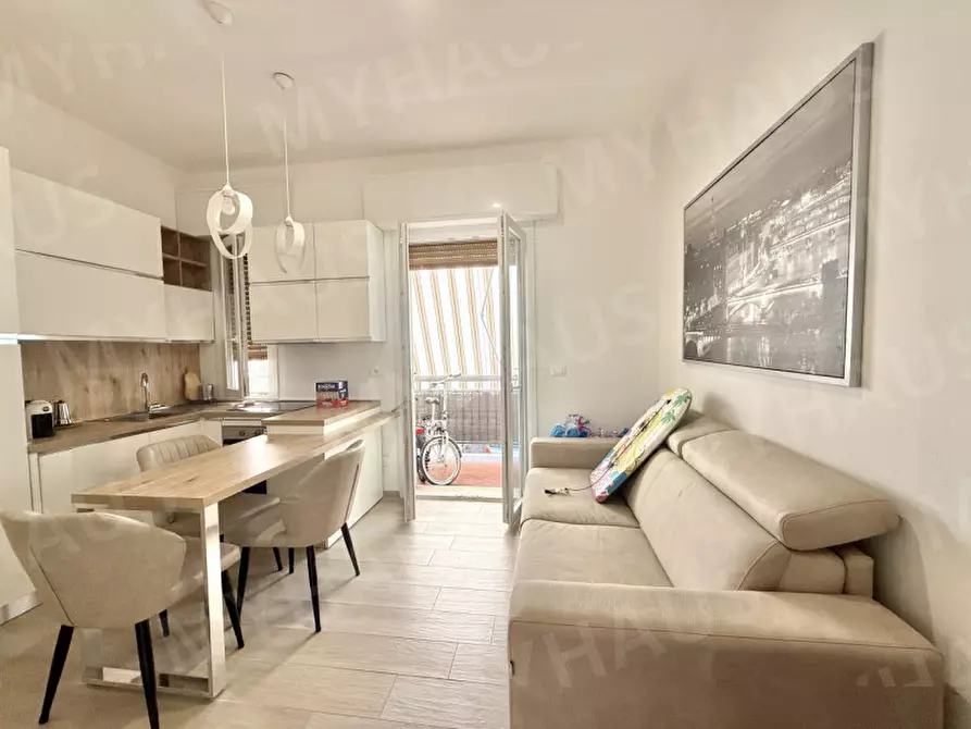 Immagine 3 di Appartamento in vendita  in Viale Andrea Mantegna, 23 a Cesenatico