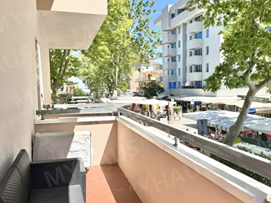 Immagine 11 di Appartamento in vendita  in Viale Andrea Mantegna, 23 a Cesenatico