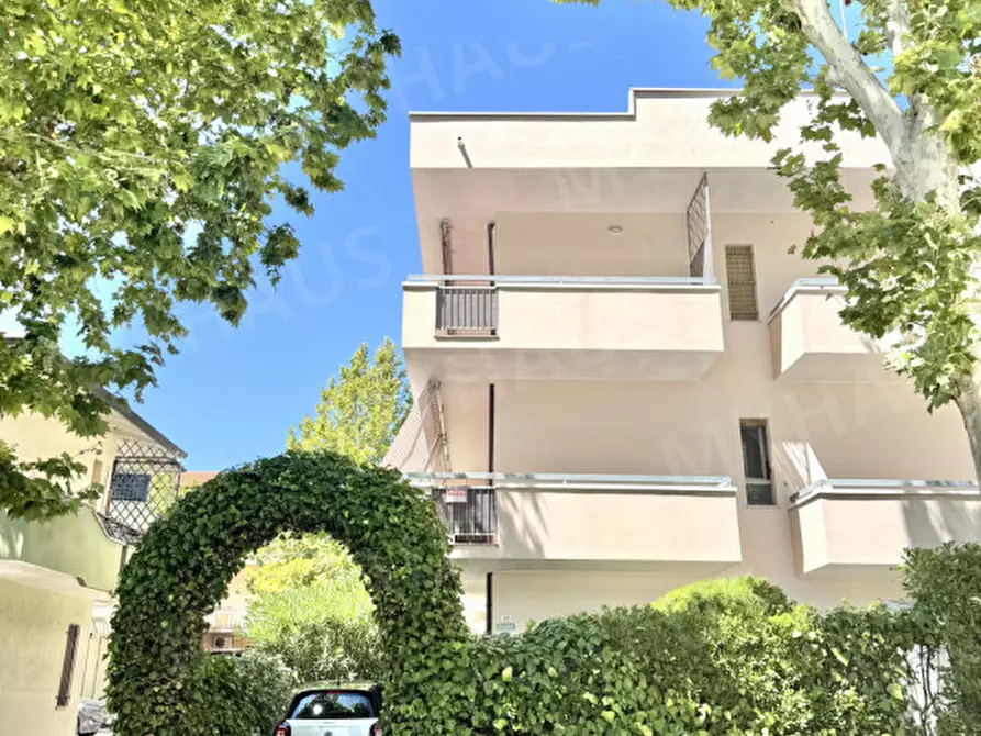 Immagine 30 di Appartamento in vendita  in Viale Andrea Mantegna, 23 a Cesenatico