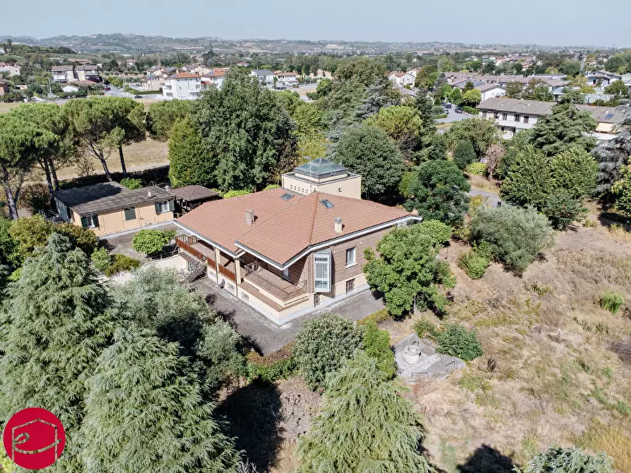 Immagine 3 di Villa in vendita  a Santarcangelo Di Romagna