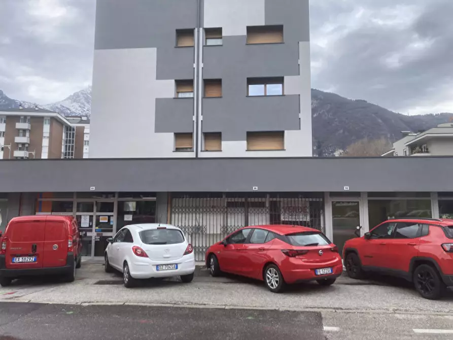 Immagine 1 di Negozio in vendita  a Trento