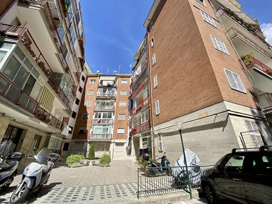 Immagine 3 di Appartamento in vendita  in VIA SAN DOMENICO a Napoli