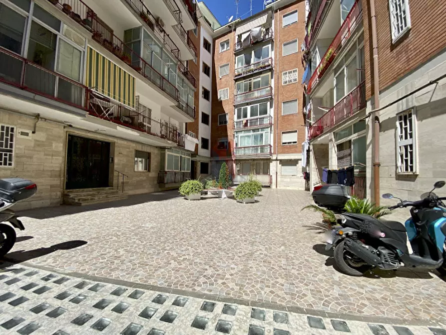 Immagine 4 di Appartamento in vendita  in VIA SAN DOMENICO a Napoli