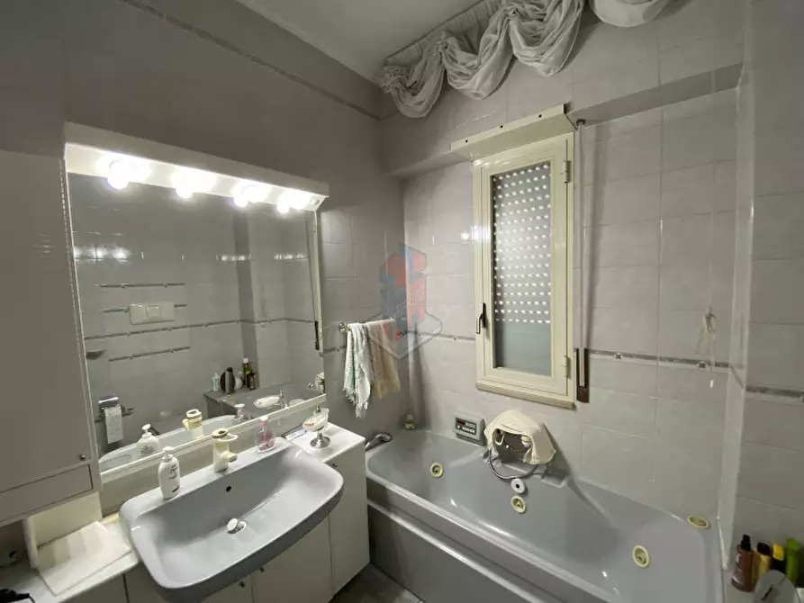 Immagine 25 di Appartamento in vendita  in VIA SAN DOMENICO a Napoli