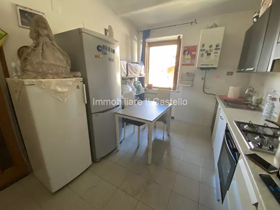 Immagine 5 di Appartamento in vendita  in Via Carraia a Castiglione Del Lago