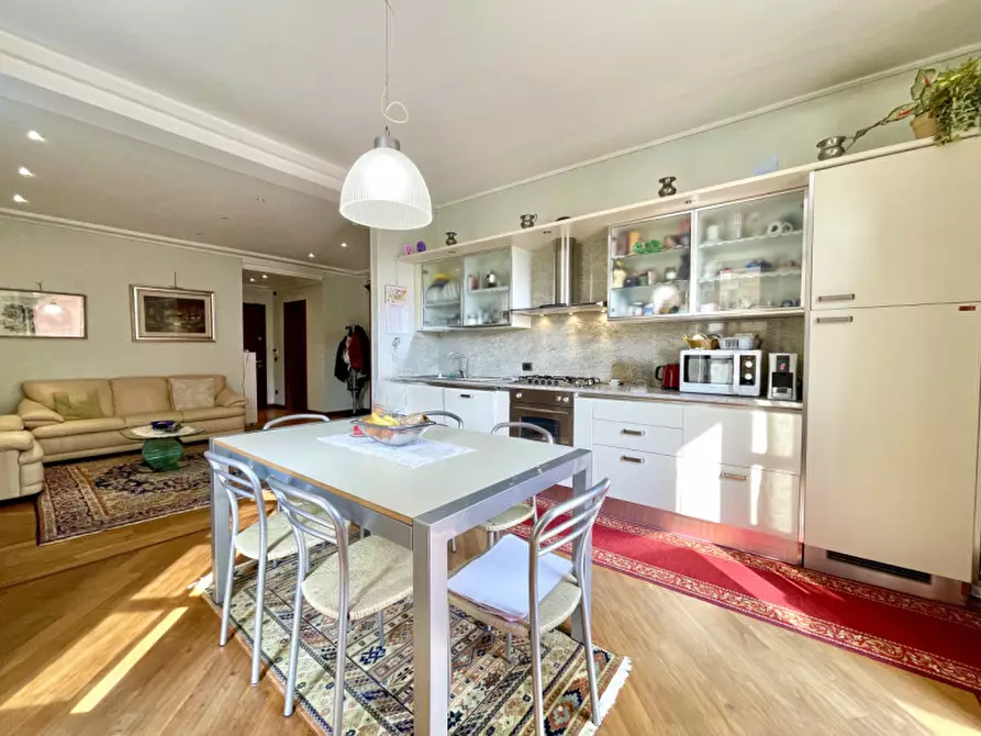 Immagine 12 di Appartamento in vendita  in desenzano a Desenzano Del Garda