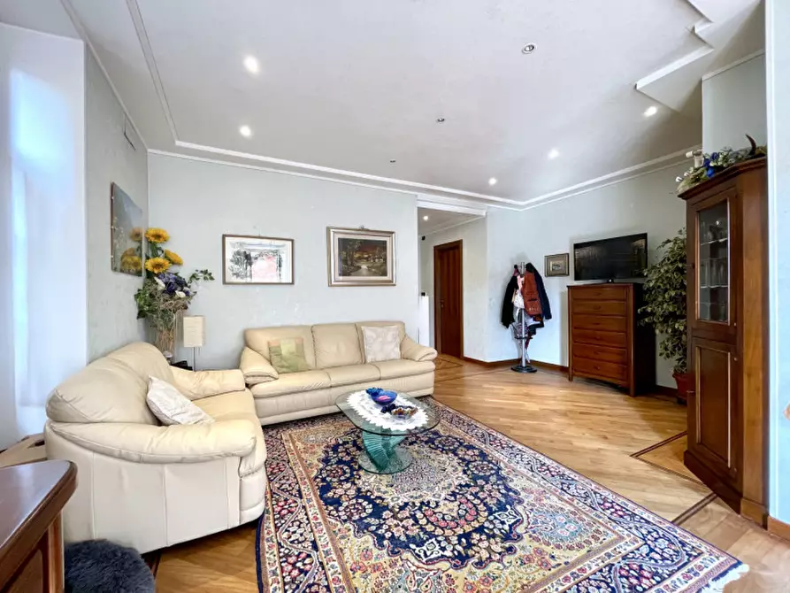 Immagine 13 di Appartamento in vendita  in desenzano a Desenzano Del Garda