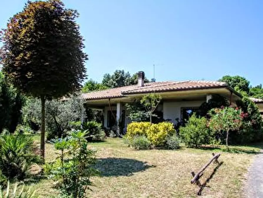 Immagine 1 di Villa in vendita  a Legnaro