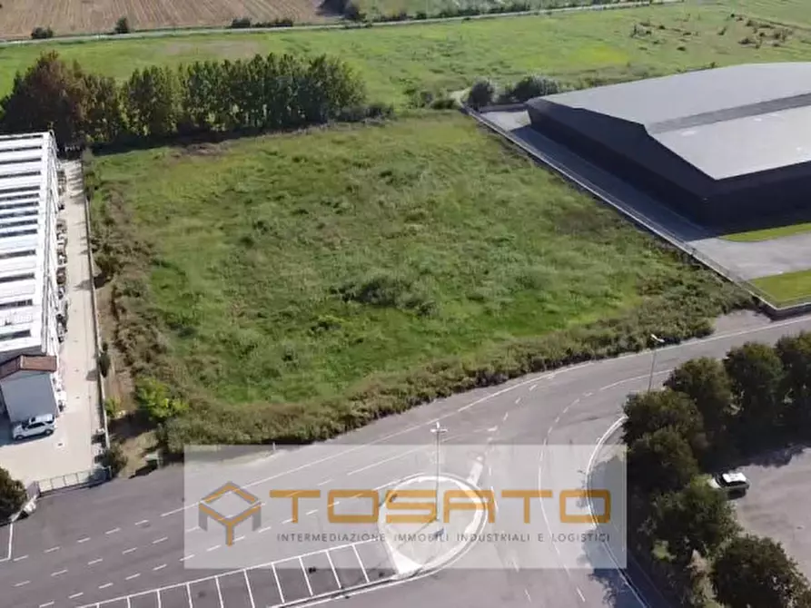 Immagine 2 di Terreno in vendita  a Erbé