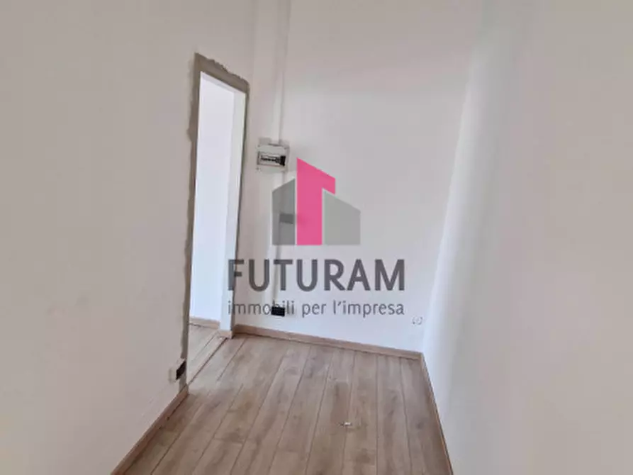 Immagine 5 di Negozio in affitto  in roma a Vicenza