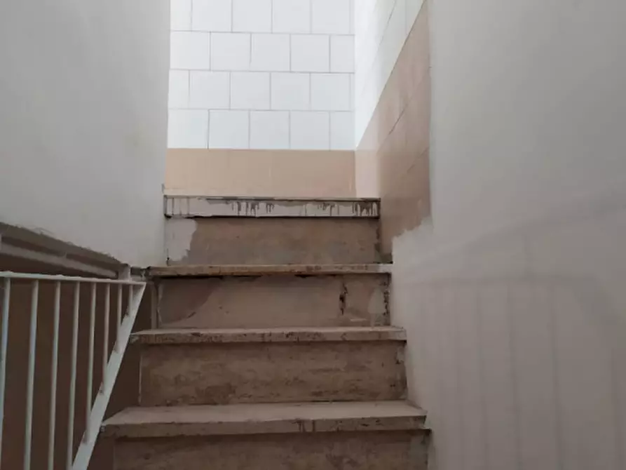 Immagine 9 di Negozio in vendita  in via alessandro avoli a Roma