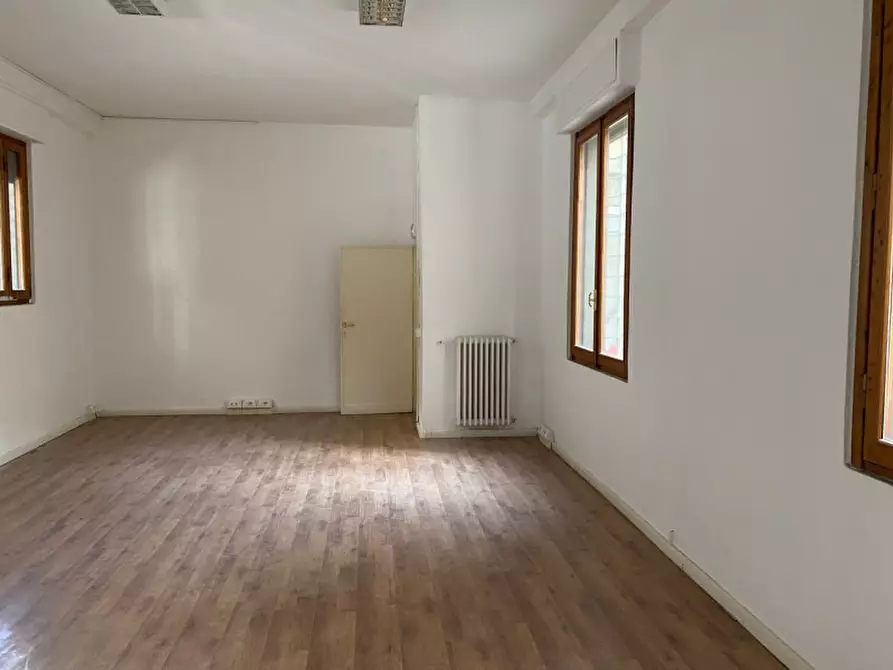 Immagine 3 di Ufficio in affitto  in PIAZZA SAN JACOPINO a Firenze