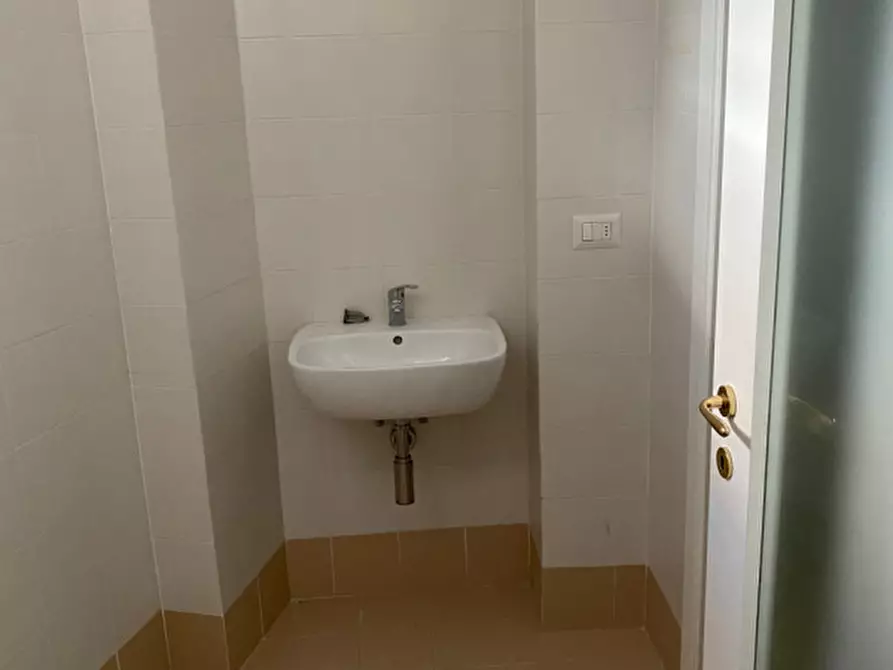 Immagine 13 di Ufficio in affitto  in PIAZZA SAN JACOPINO a Firenze