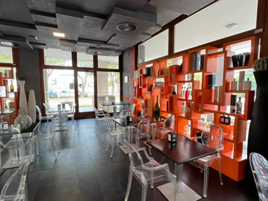 Immagine 4 di Attività commerciale in vendita  a Montegrotto Terme