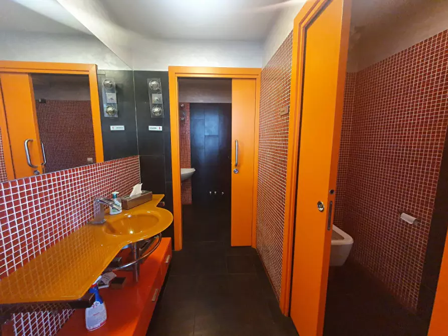 Immagine 9 di Attività commerciale in vendita  a Montegrotto Terme