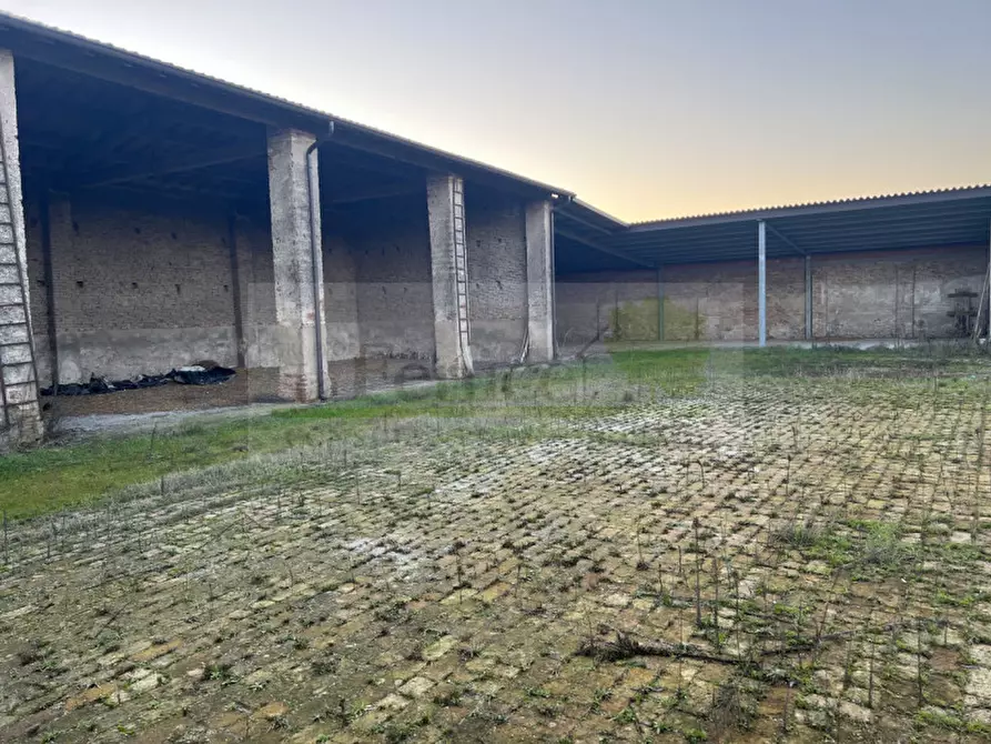 Immagine 1 di Rustico / casale in vendita  in redondesco a Redondesco