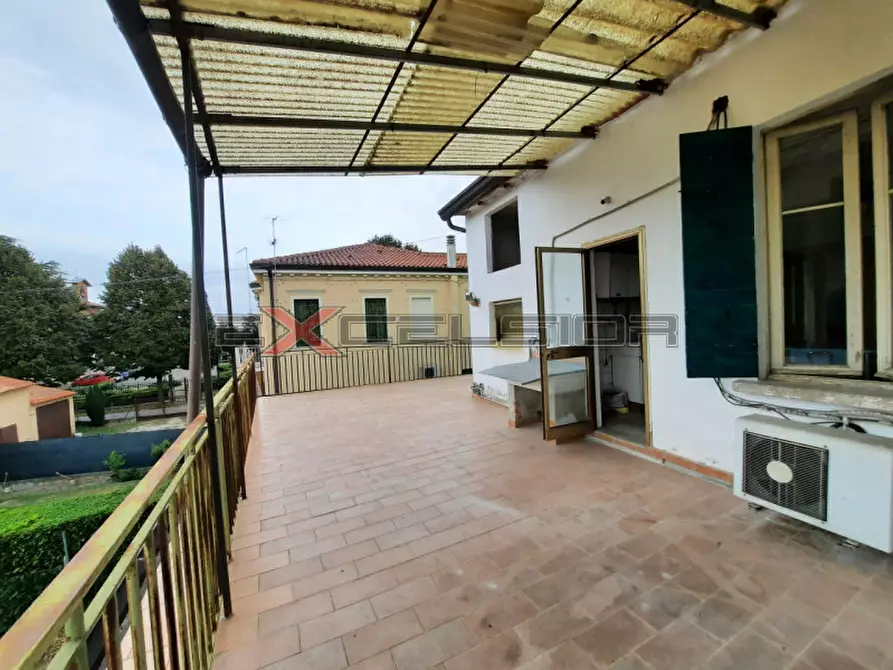 Immagine 1 di Palazzo in vendita  in Via G. Matteotti 20 bis a Cona