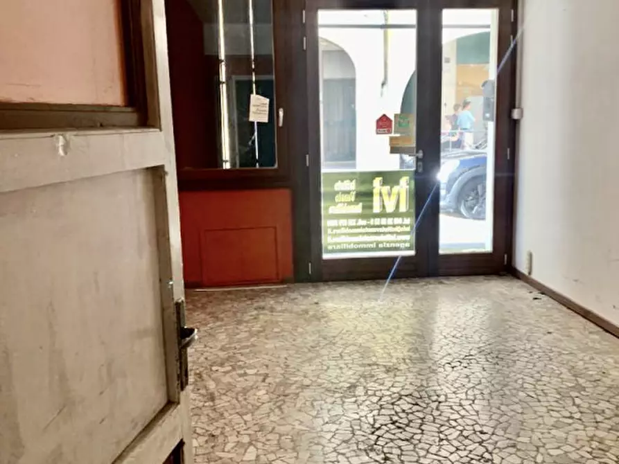 Immagine 1 di Negozio in vendita  in via Cesarotti a Padova