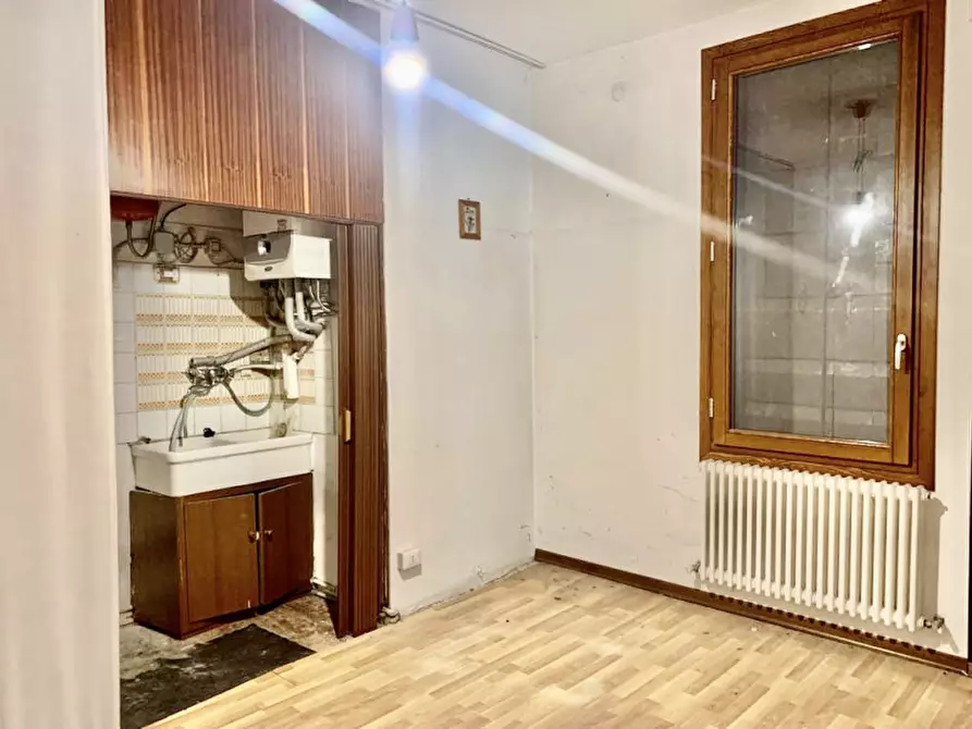 Immagine 8 di Negozio in vendita  in via Cesarotti a Padova