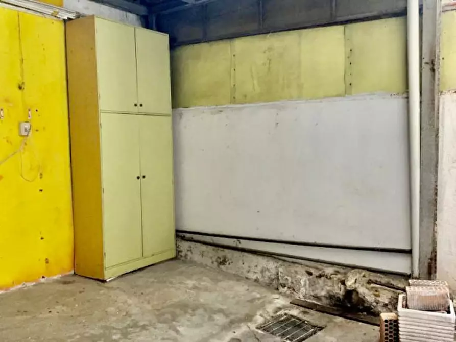 Immagine 10 di Negozio in vendita  in via Cesarotti a Padova